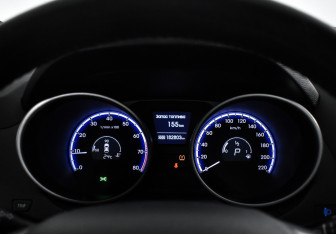 Подержанный автомобиль Hyundai ix35 2012 года (19 фото)