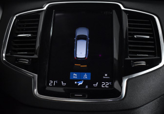 Подержанный автомобиль Volvo XC90 2015 года (18 фото)