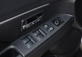 Подержанный автомобиль Mitsubishi ASX 2012 года (16 фото)