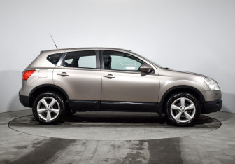 Подержанный автомобиль Nissan Qashqai 2008 года (4 фото)