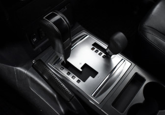Подержанный автомобиль Mitsubishi Pajero 2011 года (11 фото)