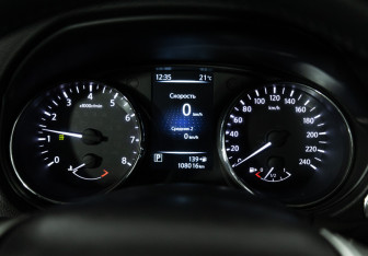 Подержанный автомобиль Nissan X-Trail 2017 года (12 фото)