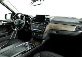 Подержанный автомобиль Mercedes-Benz GLE 2017 года (9 фото)