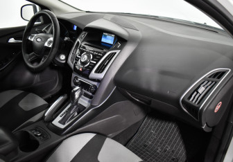 Подержанный автомобиль Ford Focus Hatchback 2013 года (12 фото)