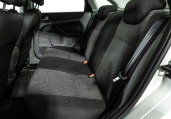 Подержанный автомобиль Ford Focus Sedan 2010 года (10 фото)