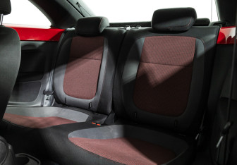 Подержанный автомобиль Volkswagen Beetle Hatchback 2013 года (10 фото)