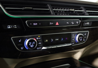 Подержанный автомобиль Audi Q7 2016 года (17 фото)
