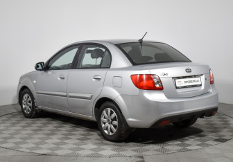 Подержанный автомобиль Kia Rio Sedan 2010 года (7 фото)