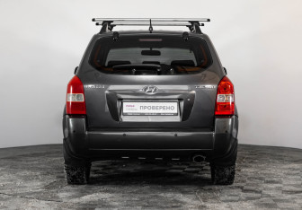 Подержанный автомобиль Hyundai Tucson 2007 года (6 фото)
