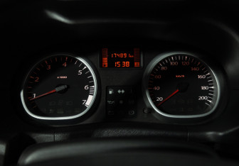 Подержанный автомобиль Renault Duster 2013 года (12 фото)