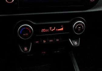 Подержанный автомобиль Kia Rio Hatchback 2021 года (15 фото)