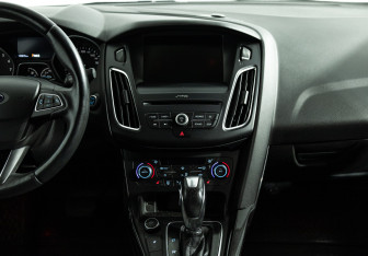 Подержанный автомобиль Ford Focus Sedan 2016 года (14 фото)