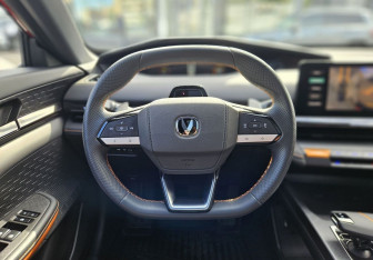 Подержанный автомобиль Changan UNI-V 2024 года (16 фото)