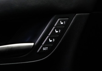 Подержанный автомобиль Lexus LX 2015 года (21 фото)