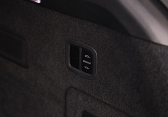 Подержанный автомобиль Porsche Cayenne 2019 года (38 фото)