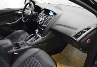 Подержанный автомобиль Ford Focus Hatchback 2013 года (12 фото)