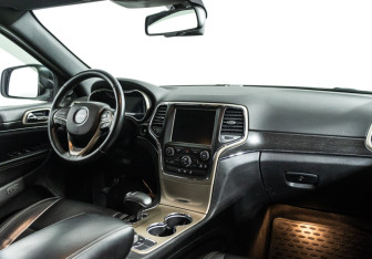 Подержанный автомобиль Jeep Grand Cherokee 2015 года (9 фото)