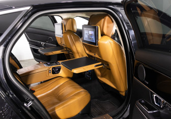 Подержанный автомобиль Jaguar XJ 2016 года (129 фото)