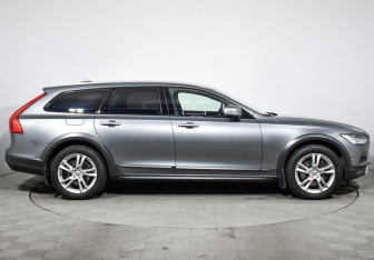 Подержанный автомобиль Volvo V90 Cross Country 2017 года (4 фото)