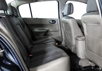 Подержанный автомобиль Renault Megane Sedan 2005 года (13 фото)