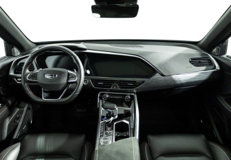 Подержанный автомобиль Geely Tugella 2023 года (13 фото)