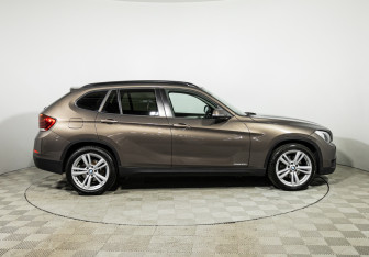 Подержанный автомобиль BMW X1 2013 года (4 фото)