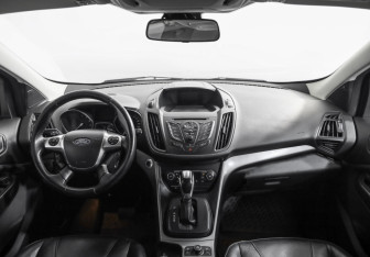 Подержанный автомобиль Ford Kuga 2016 года (10 фото)