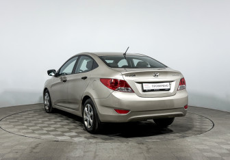 Подержанный автомобиль Hyundai Solaris Sedan 2011 года (7 фото)