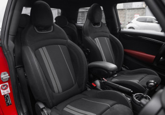 Подержанный автомобиль MINI Hatch 2016 года (25 фото)
