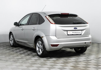 Подержанный автомобиль Ford Focus Sedan 2011 года (7 фото)