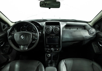 Подержанный автомобиль Renault Duster 2015 года (13 фото)