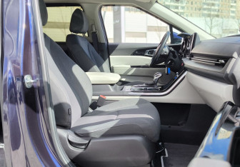 Подержанный автомобиль Kia Carnival 2021 года (25 фото)