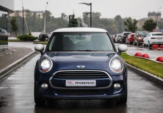 Подержанный автомобиль MINI Hatch 2016 года (4 фото)