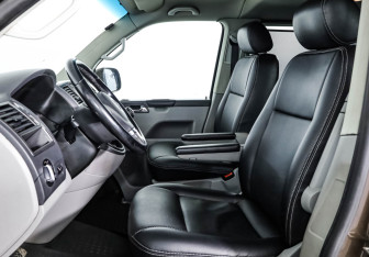 Подержанный автомобиль Volkswagen Caravelle 2013 года (14 фото)