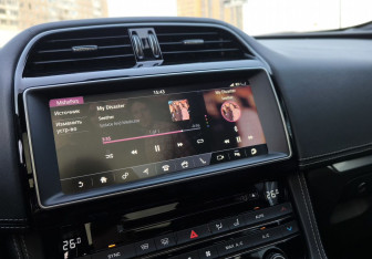 Подержанный автомобиль Jaguar F-Pace 2016 года (22 фото)