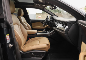 Подержанный автомобиль Audi Q8 2019 года (32 фото)
