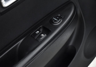 Подержанный автомобиль Hyundai i20 2009 года (10 фото)