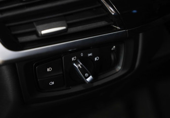 Подержанный автомобиль BMW X5 2017 года (25 фото)