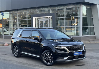 Подержанный автомобиль Kia Carnival 2020 года (3 фото)