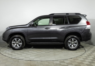 Подержанный автомобиль Toyota Land Cruiser Prado 2011 года (8 фото)