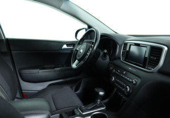 Подержанный автомобиль Kia Sportage 2019 года (10 фото)