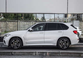 Подержанный автомобиль BMW X5 2017 года (9 фото)