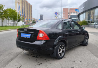 Подержанный автомобиль Ford Focus Sedan 2010 года (4 фото)