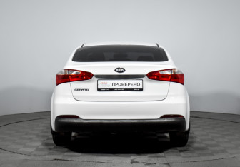 Подержанный автомобиль Kia Cerato Sedan 2013 года (6 фото)