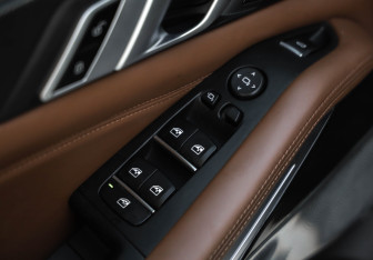 Подержанный автомобиль BMW X5 2019 года (18 фото)