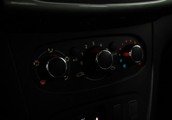 Подержанный автомобиль Renault Sandero 2020 года (15 фото)