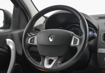 Подержанный автомобиль Renault Fluence 2010 года (14 фото)