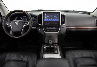 Подержанный автомобиль Toyota Land Cruiser Suv 2016 года (9 фото)