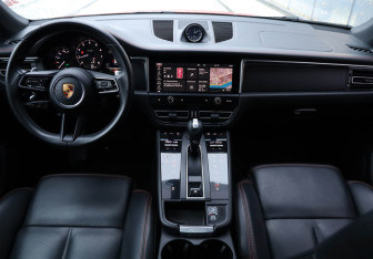 Подержанный автомобиль Porsche Macan 2022 года (16 фото)