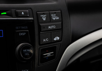 Подержанный автомобиль Honda Crosstour 2013 года (17 фото)